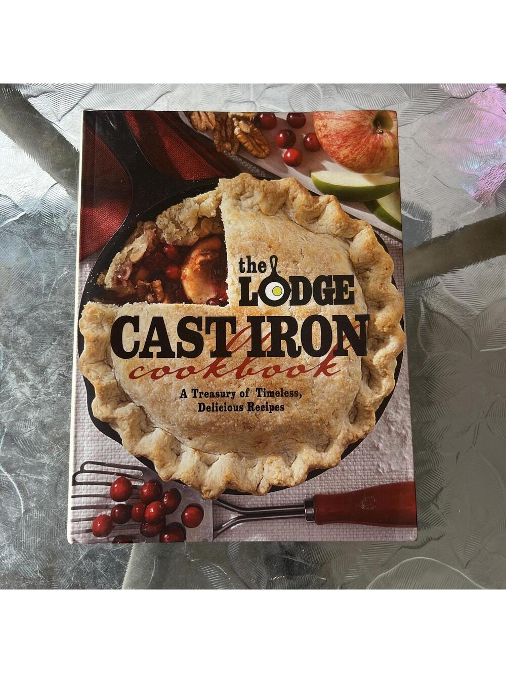 The Lodge Cast Iron Cookbook - A Treasury of Timeless, Delicious Recipes